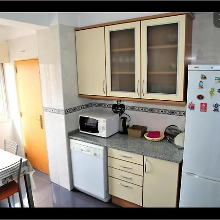 3 Com Ar Acondicionado Areeiro Quarto em Acomodações Particulares