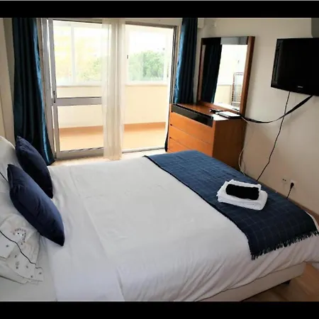 3 Com Ar Acondicionado Areeiro Quarto em Acomodações Particulares *