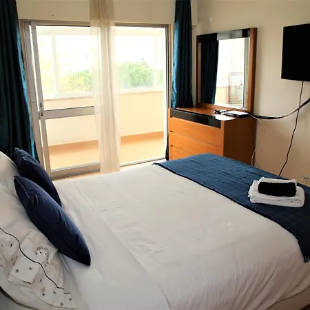 3 Com Ar Acondicionado Areeiro Quarto em Acomodações Particulares